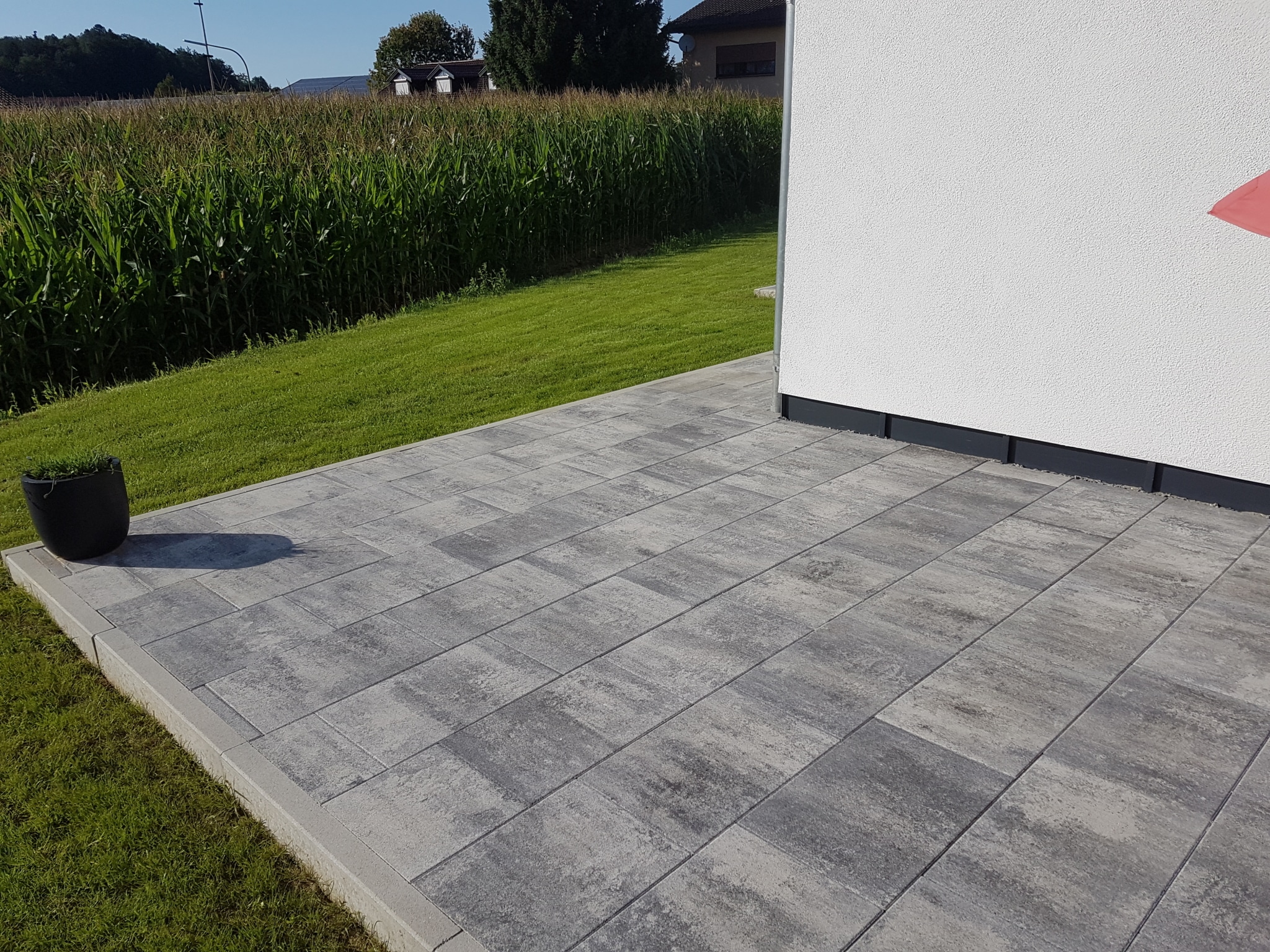 bachl-einfassungen-betonplatten-gartenplatten-grau-trittfest image 1