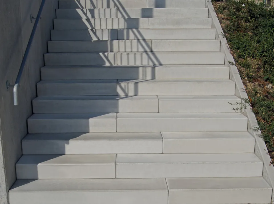 bachl-bordstein-einfassung-beton-grau image 1