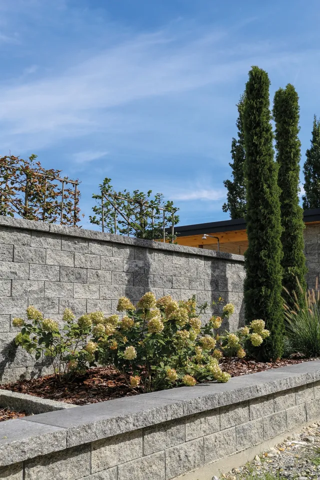 bachl-burghof-schalungsblock-antik-mauerstein-beton image 1