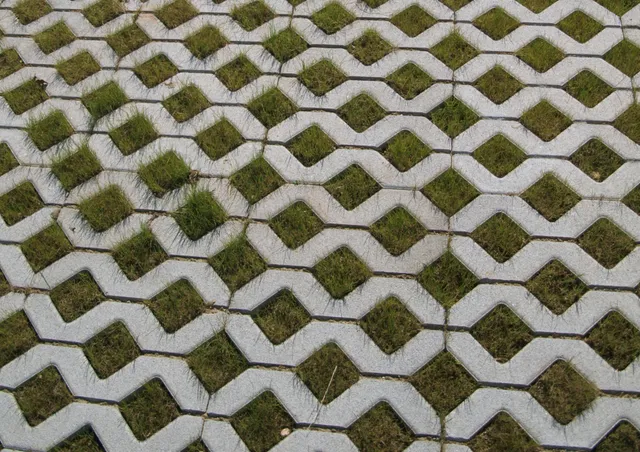 bachl-rasengittersteine-beton-einfassung-begr-nbar image 1